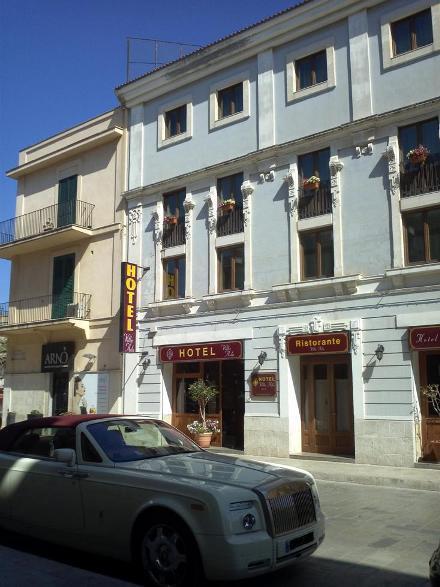 פוצאלו Hotel Villa Ada מראה חיצוני תמונה