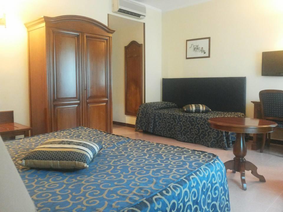 פוצאלו Hotel Villa Ada מראה חיצוני תמונה