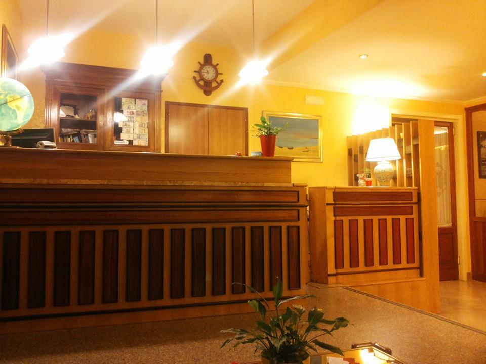 פוצאלו Hotel Villa Ada מראה חיצוני תמונה