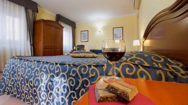 פוצאלו Hotel Villa Ada מראה חיצוני תמונה