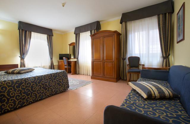 פוצאלו Hotel Villa Ada מראה חיצוני תמונה